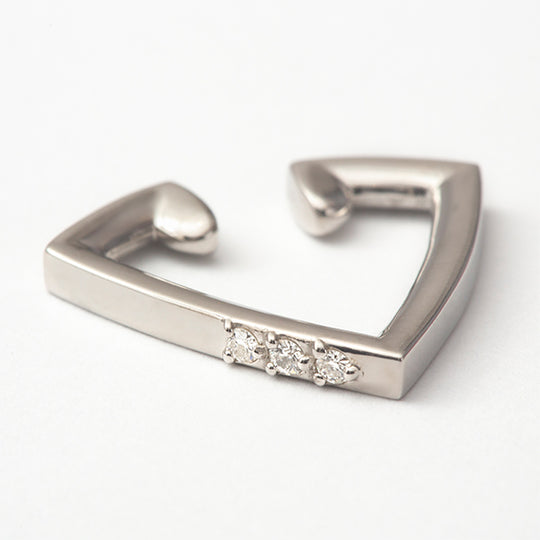 Three Dots Diamond Triangle Ear Cuff /スリードットダイヤ トライアングルイヤーカフ