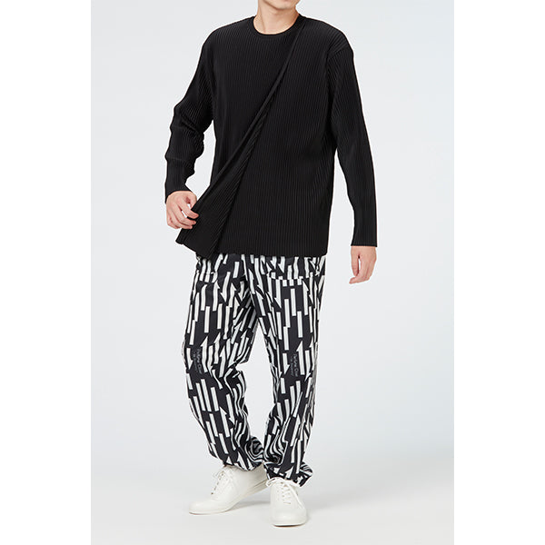Layered Pleats Pullover / Black