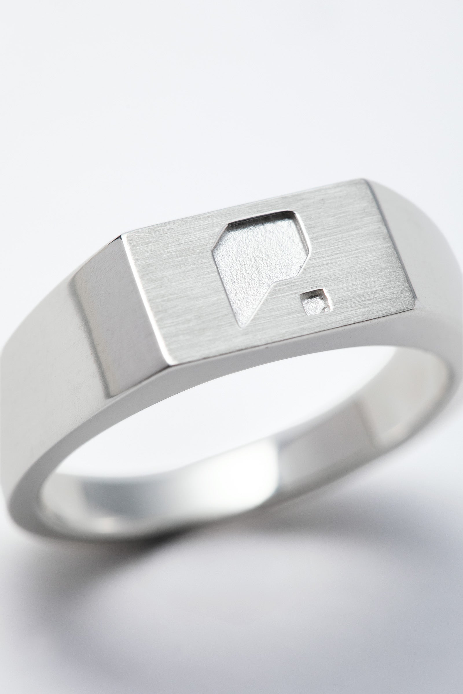 PｰDOT PINKY RING – Perfume Closet